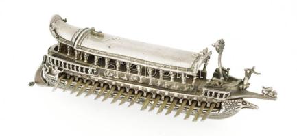 Ezüst(Ag) evezős hajó, jelzett, h: 12 cm, nettó: 187,3 g