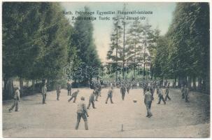 1917 Znióváralja, Klastor pod Znievom (Turóc); Kath. Patronage Egyesület fiúnevelő intézete, játszó tér, foci meccs, labdarúgó sport pálya / football match of the boy school (ázott / wet damage)