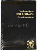 cca 1995 Hollóházi porcelán manufaktúra gazdagon illusztrált katalógusa, többek közt Szász Endre által tervezett dekorral díszített tárgyakkal, 55 sztl. oldal, spirálfűzésű papírborítóban, spirál fűzés kissé sérült,