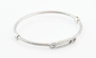 Ezüst(Ag) karperec köves díszítéssel, jelzés nélkül, 5,5×6 cm, bruttó: 10,1 g