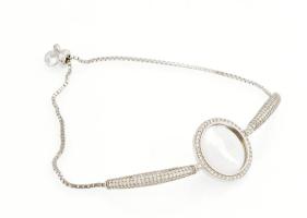 Ezüst(Ag) karkötő, kövekkel gazdagon kirakva, állítható h: max. 20 cm, bruttó: 8,3 g