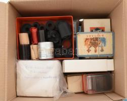 cca 1950-1990 Nagy kartondoboznyi fénykép negatív és dia, változó állapotban