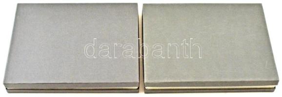 2db érmetartó kazetta egy- egy kivehető tálcával és egyenként 24db, 50x50mm-es férőhellyel. Használt...