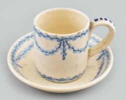 Antik kék levélmintás fajansz csésze alátéttel, kopásokkal, jelzett, m: 7 cm