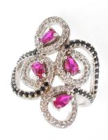 Ezüst(Ag) gyűrű rubinnal, jelzett, méret: 57, bruttó: 6,3 g