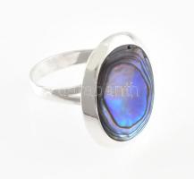 Ezüst(Ag) gyűrű gyöngyház berakással, jelzett, méret: 52, bruttó: 2,6 g