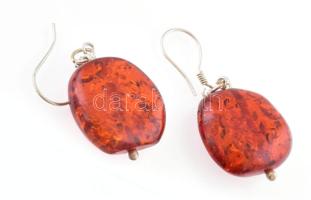 Ezüst(Ag) fülbevalópár borostyánnal, jelzés nélkül, h: 3 cm, bruttó: 8,5 g