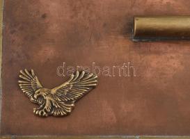 Masszív réz ékszertároló doboz, turul díszítményekkel, apró kopással, jelzés nélkül, 20x15x10 cm