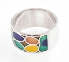 Ezüst(Ag) gyűrű zománcozott díszítéssel, jelzett, méret: 56, bruttó: 6,6 g