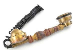 Régi telefonkagyló, fa, réz, jelzés nélkül, korának megfelelő jó állapotban, m: 23 cm