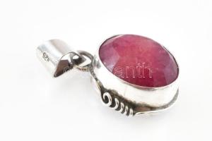 Ezüst(Ag) medál gyökér rubinnal, jelzett, h: 3 cm, bruttó: 5,1 g