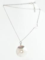 Ezüst(Ag) nyaklánc gyöngyházas medállal, jelzett, h: 42 cm, bruttó: 4,8 g