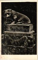 Krasznahorkaváralja, Krásnohorské Podhradie; Mauzóleum, Gróf Andrássy Dénesné hű kutyájának síremléke, Tascherl tacskó márvány emlékköve. Fuchs József kiadása / mausoleum, Andrássy family dog's memorial statue (Dachshund) (fl)