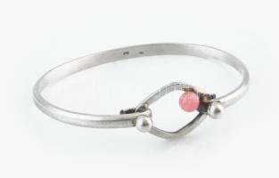 Ezüst(Ag) karperec ásvánnyal díszítve, jelzett, 6×5 cm, bruttó: 16,2 g