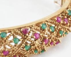 Ezüst(Ag) karperec szintetikus rubinnal és smaragddal, jelzett, 6×5 cm, bruttó: 18 g