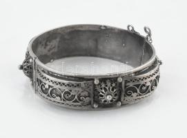 Ezüst(Ag) karperec, jelzett, d: 5,8 cm, nettó: 41,7 g