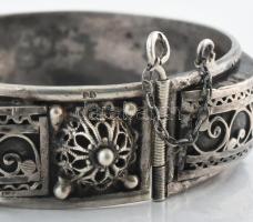 Ezüst(Ag) karperec, jelzett, d: 5,8 cm, nettó: 41,7 g