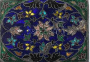 Ezüst(Ag) dobozka hiányos zománcozott díszítéssel, jelzés nélkül, 5×3,5×1,5 cm, bruttó: 36,9 g