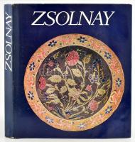 Zsolnay Teréz-M. Zsolnay Margit-Sikota Győző: Zsolnay. A gyár és a család története 1863-1948. A gyár története 1948-1973. Bp., 1975, Corvina Kiadó, 236+48 p. Első kiadás. Szövegközti illusztrációkkal és porcelán jelzésekkel, fekete-fehér, és színes képekkel illusztrált. Kiadói egészvászon-kötés, kiadói papír védőborítóval