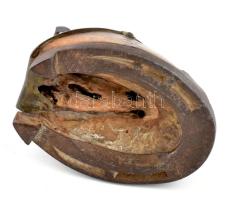 Patkolt ló pata. Lovas asztali dísz. XIX. sz vége. Szaru. réz patkó dísszel 12x15 cm