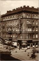 Budapest VI. Hotel Britannia szálloda a Teréz körúton, áruszállító lovaskocsi, Szemere Pál és Rosenberg üzlete, Magyar-Olasz Bank rt.