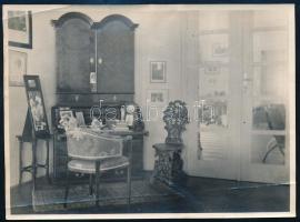 cca 1920-1930 Régi lakásbelsők, 2 db fotó, 12×16 és 17×23 cm