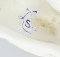 Sevres porcleán gyertyatartó. Kézzel festett, jelzett, sérülésekkel m: 10 cm Benne gipsz van