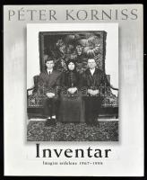 Korniss Péter: Inventar. Imagini ardelene 1967-1998. (Leltár. Erdélyi képek 1967-1998). Bp., 1998, Magyar Könyvklub - Officina Nova. Gazdag fekete-fehér képanyaggal. Román nyelven. Kiadói egészvászon-kötés, kiadói papír védőborítóban, jó állapotban.