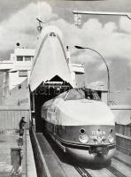 1968 Jahrbuch der Schiffahrt Berlin, Traspress Verlag. Kiadói vászonkötésben, ázott papír védőborító...