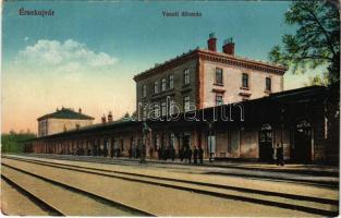 Érsekújvár, Nové Zámky; vasútállomás. Vasúti levelezőlapárusítás 2. 1915. / railway station (EK)