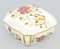 Zsolnay pillangómintás bonbonier. Kézzel festett, jelzett, hibátlan, 10x10x6 cm