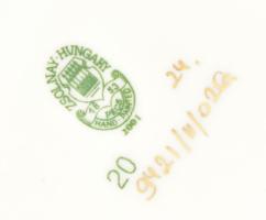 Zsolnay pillangómintás bonbonier. Kézzel festett, jelzett, hibátlan, 10x10x6 cm