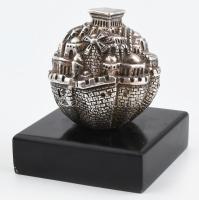 Zadak Arts: Jerusalem, ezüst borítású szobor talapzaton, kopással, jelzett, m: 12 cm