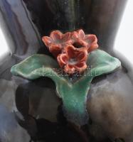 Liezen Austria kerámia váza, virág díszítménnyel, jelzéssel, kopással, m: 20 cm