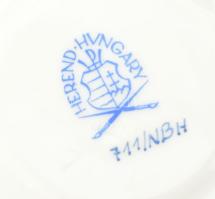 Herendi piros virágmintás csésze és alj. Kézzel festett, jelzett, a csésze füle sérült, ragasztott, ...