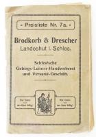 cca 1910-1920 Brodkorb & Drescher Schlesische Gebirgs-Leinen-Handweberei und Versand-Geschäft. Preisliste Nr. 7 a. Kézi szövésű vászonanyagok mintakatalógusa és árjegyzéke, rengeteg termékmintával, német nyelven. Tűzött papírkötés, 84 p. + Benne további mintaanyagok