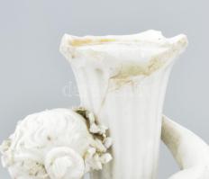 Antik porcelán figurális gyertyatartó, mázas és biszkvit porcelán, jelzéssel, sérült, m: 21,5 cm