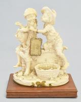 Capodimonte jelzéssel fiú és lány pár szobor, műgyanta(?), sérüléssel, m: 24,5 cm