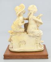 Capodimonte jelzéssel fiú és lány pár szobor, műgyanta(?), sérüléssel, m: 24,5 cm