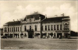 1930 Makó, Városháza. Kecskeméti Mihály és Berliner Mór üzlete, automobil. Knopfmarcher J. Felvétele