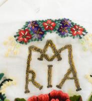 Színes hímzéses oltártakaró, szép állapotban, 90x80 cm