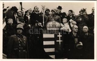 1938 Léva, Levice; bevonulás, magyar címer / entry of the Hungarian troops, coat of arms + "1938 Léva visszatért" So. Stpl.