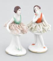 cca 1900 Dresden miniatűr porcelán balerina pár, lekopott jelzéssel, egyik szoknyája hiányos, m: 4 cm, ritka gyűjtői darabok