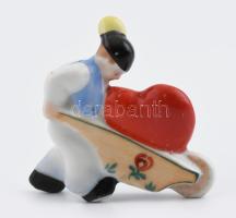 Óherendi miniatűr talicskát toló fiú figura, jelzéssel, hibátlan, 4,5x5 cm, ritka gyűjtői darab