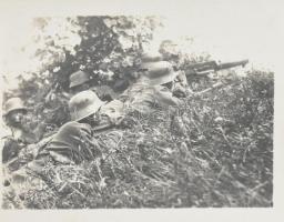 1917-1918 A k.u.k. 17. honvéd gyalogezred katonái caporettói áttörés utáni előrenyomuláskor, a Piave...