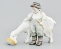 Zsolnay kecskét itató fiú szobor, jelzés nélkül, sérült, ragasztott, m: 17 cm