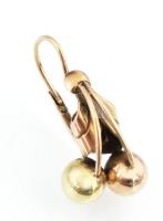 14k arany (Au) fülbevaló pár, jelzés nélkül, nettó: 3,65 g