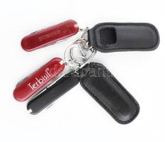 3 darab kisméretű bicska, bőr tokokkal, h: 6 cm