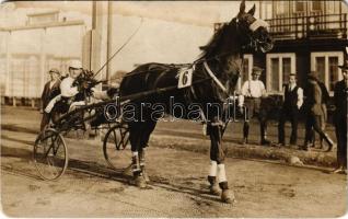 1932 Nevadián (Hollán istálló) Magyar Derby ügető ifj. Feiser Sándor nyerte a díjat. Foto Ideal (kopott sarkak / worn corners)