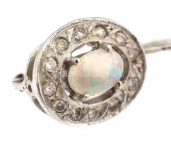 14K fehérarany (Au) fülbevalópár opál kővel és brillekkel ékítve, jelzett, 12 mm, bruttó: 3 g